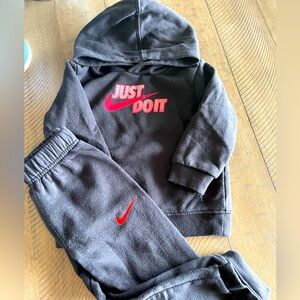 Nike toddler size 18 month sweatshirt and sweatpants outfit!